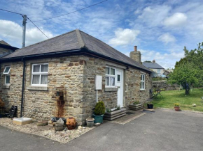 Cosy 1-bedroom cottage with indoor open fireplace